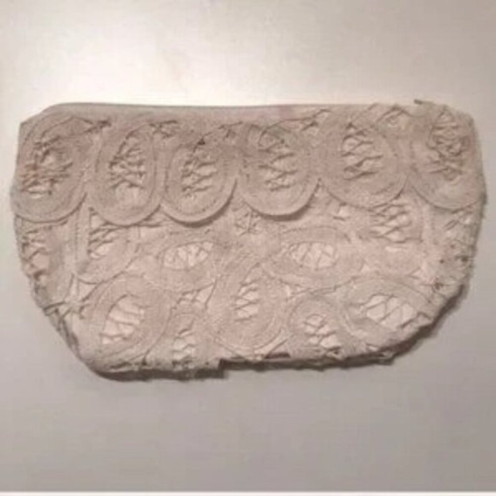 🌸✨ Vintage Imperial Elegance White Lace Toiletry Bag | OS | Brand New ✨🌸